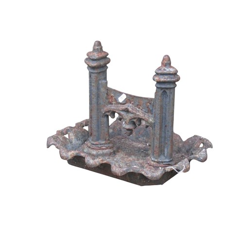 1015 - A 19th century gothic revival cast iron boot scraper (af) 30 cm high x 39 cm x 30 cm