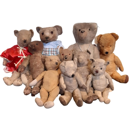 766 - A collection of 10 unsorted vintage teddy bears all playworn and most in need of restoration. Height... 