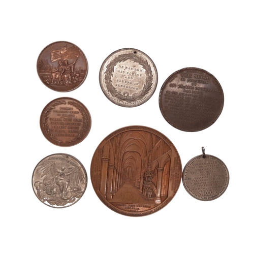 60 - A collection of 19th century British and European bronze and cast metal medals / medallions, to incl... 