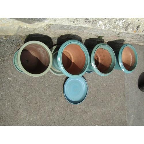 1005 - Four contemporary green glazed terracotta flower pots including a Heritage garden pottery example to... 