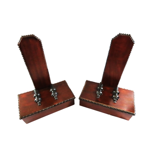 41 - A pair of Regency mahogany charger or salver stands, attributed to Gillows, circa 1815 (unmarked) ea... 