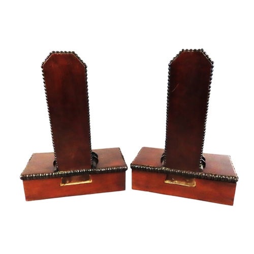 41 - A pair of Regency mahogany charger or salver stands, attributed to Gillows, circa 1815 (unmarked) ea... 