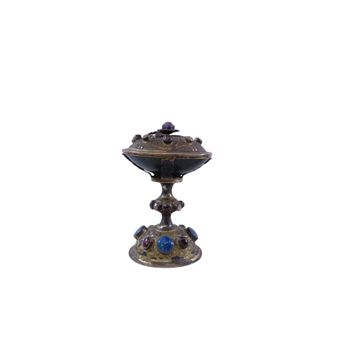 16 - A 19th century Austro-Hungarian silver gilt and agate historismus tazza and cover, fitted with an ov... 
