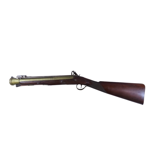 21 - An 18th century Richards flintlock blunderbuss with sprung catch-release locking bayonet, named lock... 