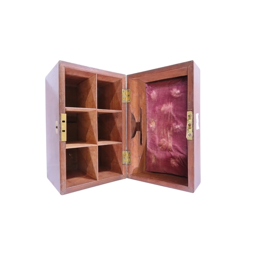 29 - A good George III mahogany spirit decanter box, the hinged cover fitted with a flush-fitting campaig... 