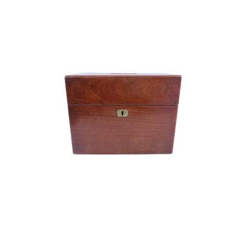 29 - A good George III mahogany spirit decanter box, the hinged cover fitted with a flush-fitting campaig... 