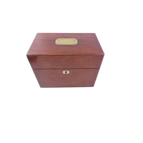 29 - A good George III mahogany spirit decanter box, the hinged cover fitted with a flush-fitting campaig... 