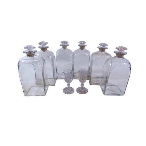 29 - A good George III mahogany spirit decanter box, the hinged cover fitted with a flush-fitting campaig... 