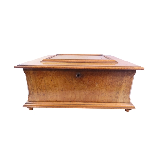 32 - A good large 19th century walnut cased table Polyphon, the hinged cover with stepped inlaid and cros... 