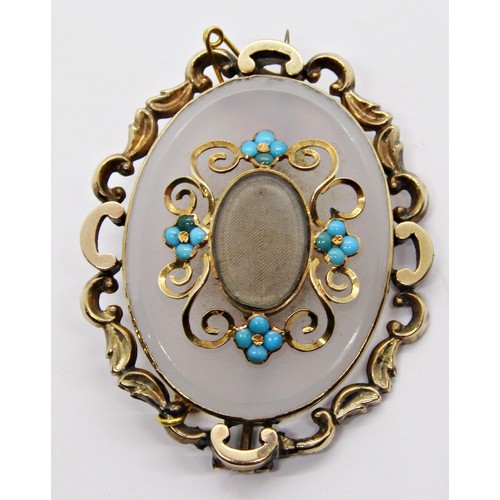 262 - An antique yellow metal mounted chalcedony brooch of oval form, with central vacant mourning apertur... 