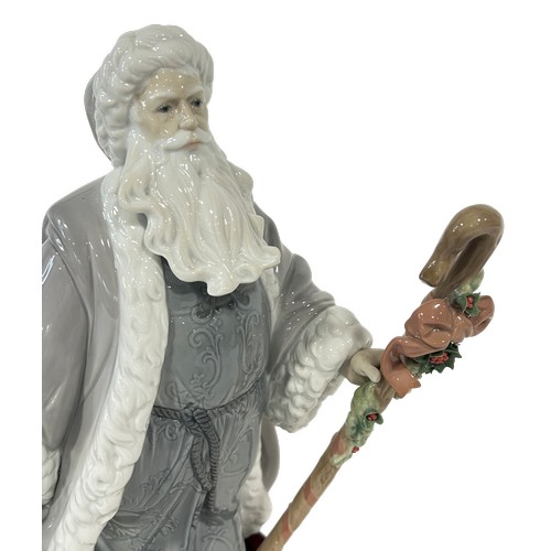 41 - Lladro - Santa Claus with certificate, 'Messenger' 573/2000, with box, dated 5th May 2005, 31cm high