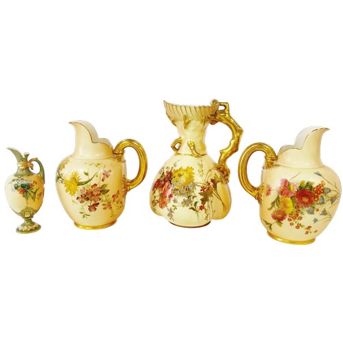17 - Five pieces of Worcester Blush porcelain with floral and gilded detail including two flatback jugs, ... 