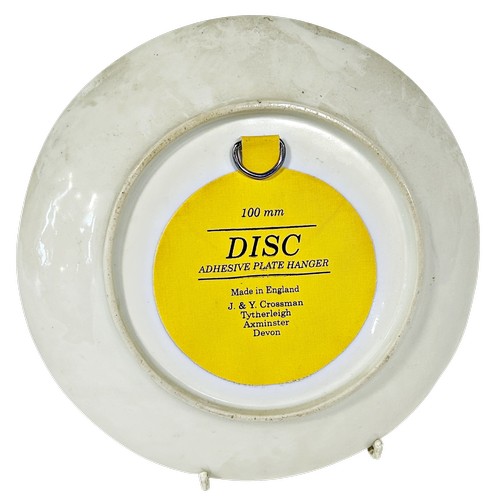 36 - A Capodimonte plate decorated in relief with classical scene within floral bouquets, 23cm diameter