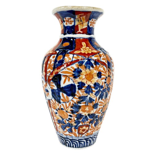52 - A 20th century Japanese Imari vase, height: 25 cm