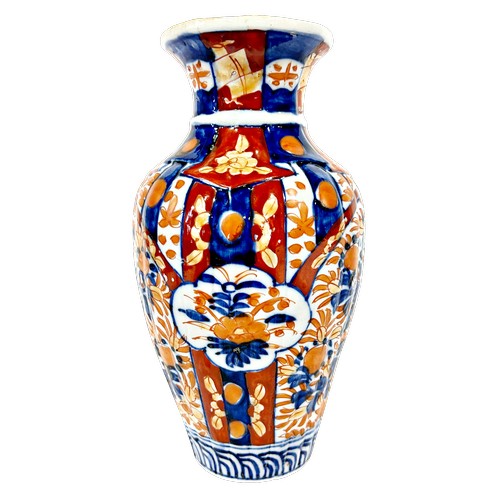 52 - A 20th century Japanese Imari vase, height: 25 cm