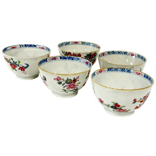 57 - A set of five 18th/19th century Chinese export tea cups with floral decorations, diameter: 7.7 cm ea... 