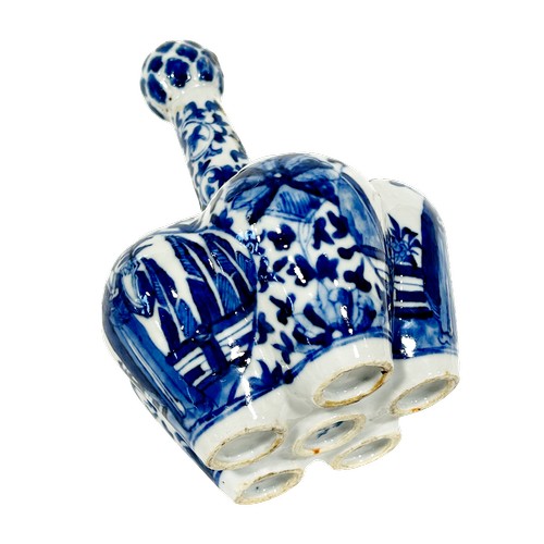 58 - A 19th century Chinese export blue and white porcelain tulip vase, bearing four-character mark under... 