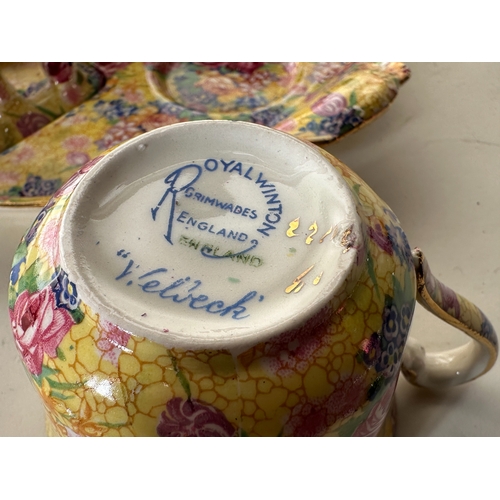 11 - A Royal Winton Welbeck pattern breakfast set of six pieces