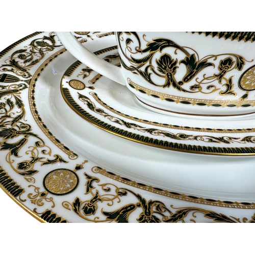 20 - A Royal Worcester Windsor pattern dinner service for eight, comprising dinner and other graduated pl... 
