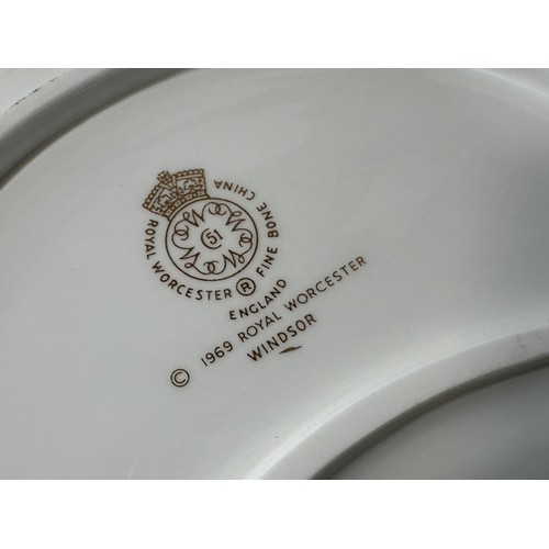 20 - A Royal Worcester Windsor pattern dinner service for eight, comprising dinner and other graduated pl... 