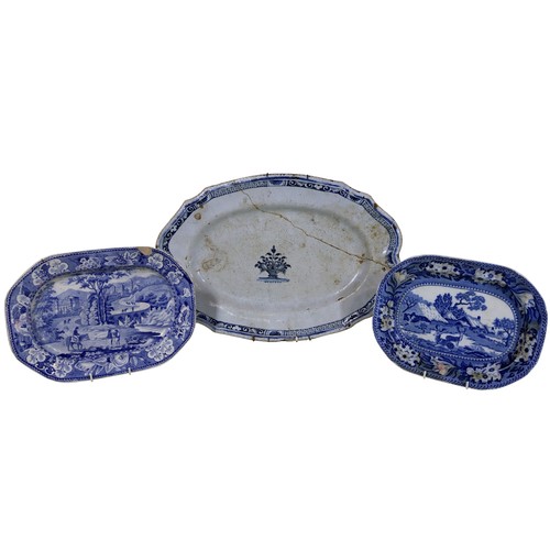 17 - A selection of mixed ceramics, including small Chinese boxes, two small blue and white platters, etc