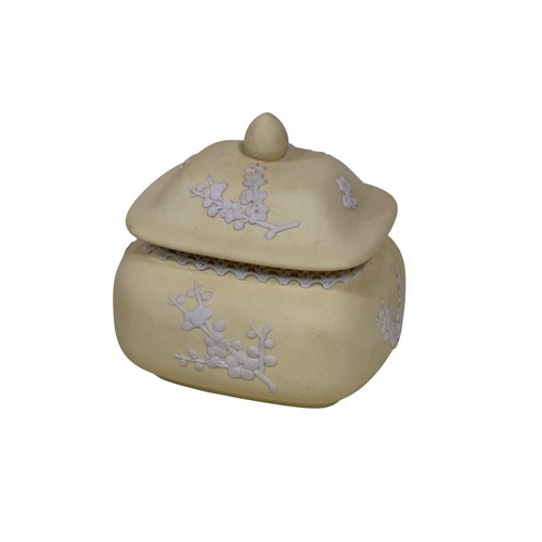 23 - A collection of twenty-six pieces of Wedgwood Jasperware, to include trinket boxes, pin dishes, urns... 