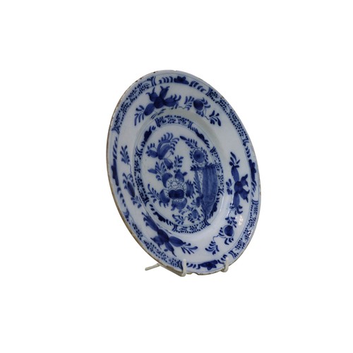 36 - An 18th century tin glazed dish with floral detail, 22cm diameter