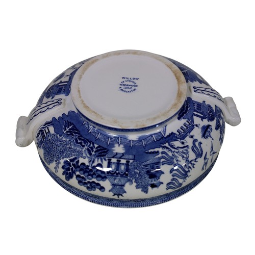 35 - A collection of 20th century Wedgwood Willow pattern table wares, to include tureens, sauce boat, di... 