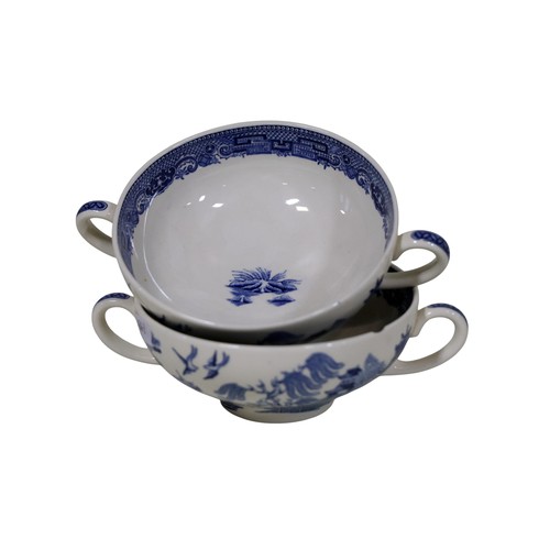 35 - A collection of 20th century Wedgwood Willow pattern table wares, to include tureens, sauce boat, di... 