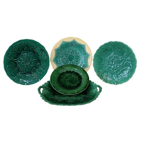 40 - Two Shorter & Son fish shaped plates, Wedgwood Majolica, cauliflower dish, further green leaf patter... 