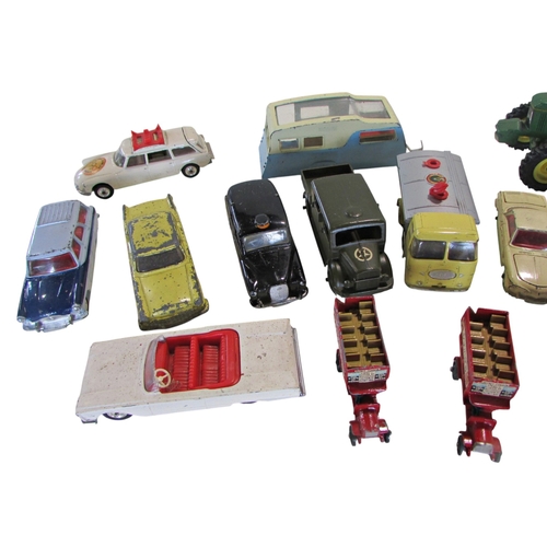 689 - Vintage Corgi and Matchbox toys, Citroen Safari, Kiarmann Shix, Austin taxi, etc, Matchbox toys, etc... 