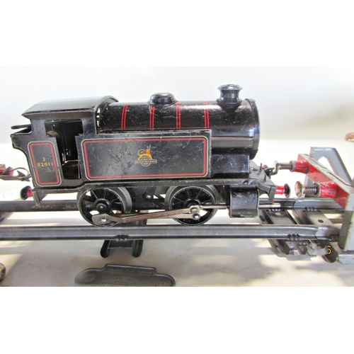 690 - Hornby clockwork O Gauge railway engine, tender and two open waggons with a buffer and tunnel