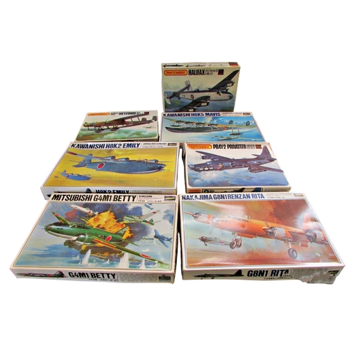 699 - Collection of boxed aircraft for construction - Matchbox; Privateer, HP Heyford, HP Halifax, Hasegaw... 