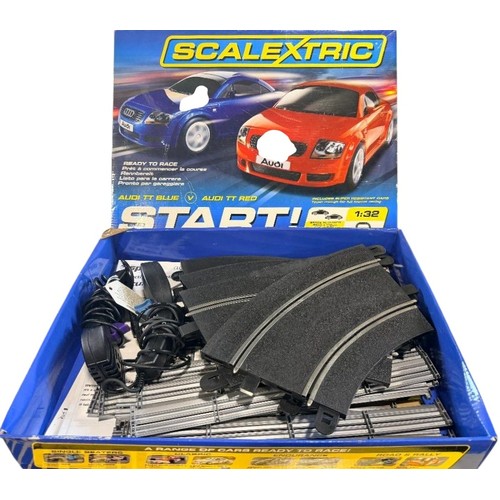 693 - Scalextric Formula one race set, number 4 with Mclaren Mercedes MP4-16 & Williams F1 BMW FW23 boxed,... 
