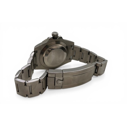 419 - Rolex. A gentleman's stainless steel Oyster Perpetual Date Submariner 'Hulk' wristwatch, reference 1... 