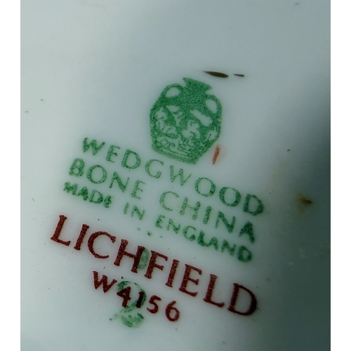 43 - A collection of Wedgwood Litchfield dinner and tea ware comprising of graduated plates, soup bowls, ... 