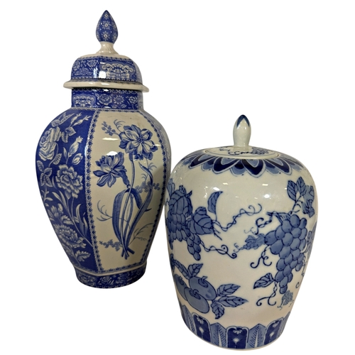 9 - A pair of Spode blue and white transfer vases from the Signature collection no.218/50 2002 edition. ... 