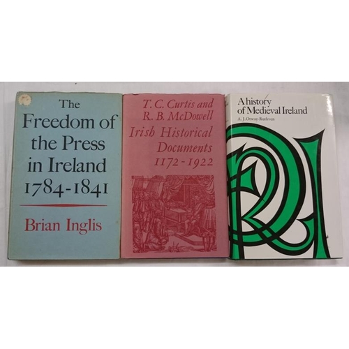 89 - A. J. O'Ruthuim 'A History of Medieval Ireland' (1980);   T, Curtis 'Irish Historical Documents' (19... 