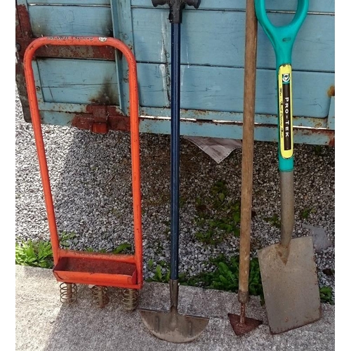 9 - Bundle of Garden Tools
