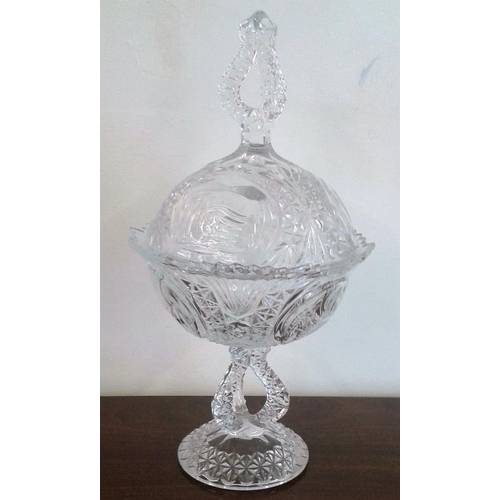 551 - Crystal Centre Bowl with Lid