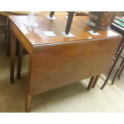 554 - Georgian Mahogany Drop Leaf Table