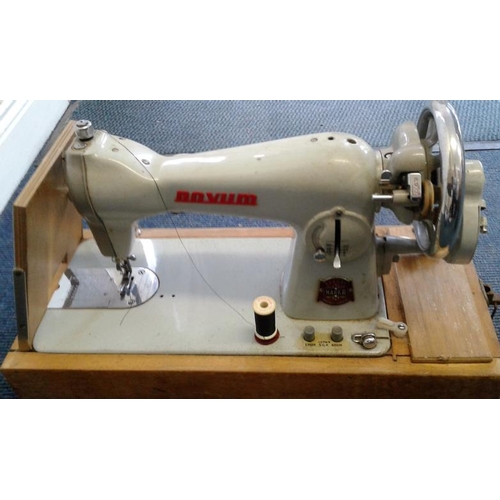 97A - 'Novum' Deluxe Mark III Sewing Machine