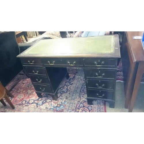 480 - Victorian Mahogany Pedestal Desk with an arrangement of 9 drawers