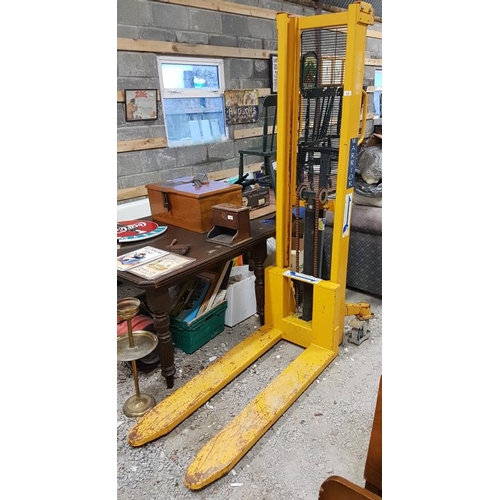 64 - 'Warrior' Hand Stacker 1000Kg Pallet Lifter