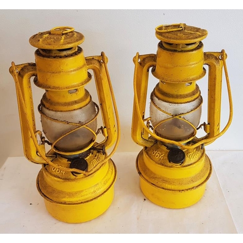 123 - Pair of Yellow Road Lamps