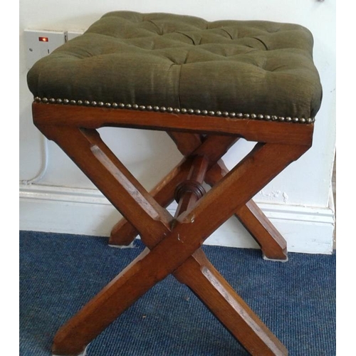 610 - 20th Century Oak X-Frame Liturgical Stool