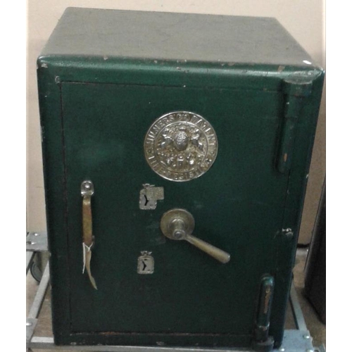 644 - Large Safe (with 2 keys)