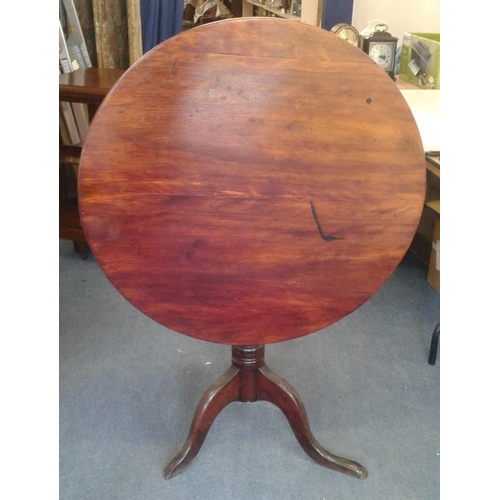 660 - Georgian Mahogany Tilt-Top Table, c.31.5in diam