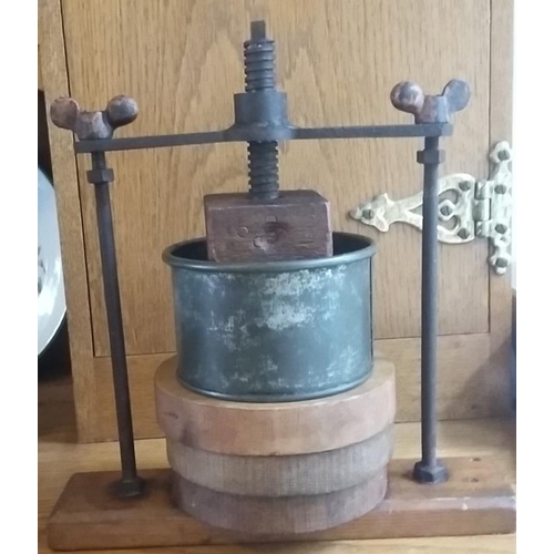 464 - Vintage Tongue Press