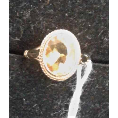 606 - 9ct Gold and Citrine Ring